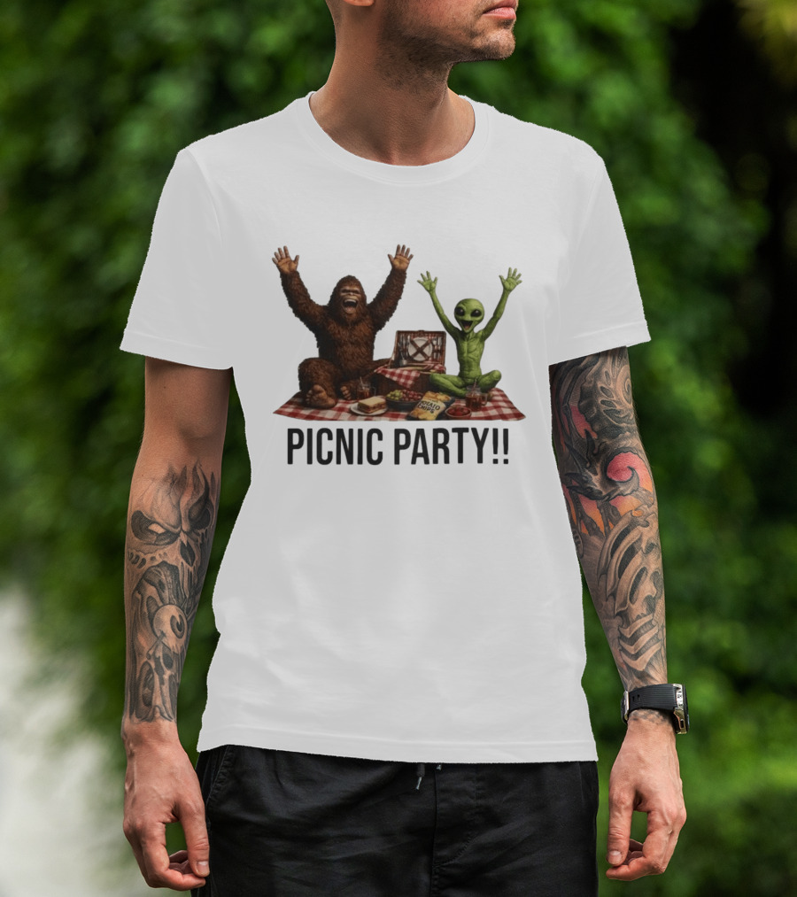 Bigfoot And Alien Picnic Party With Chips And Sandwiches T-Shirt