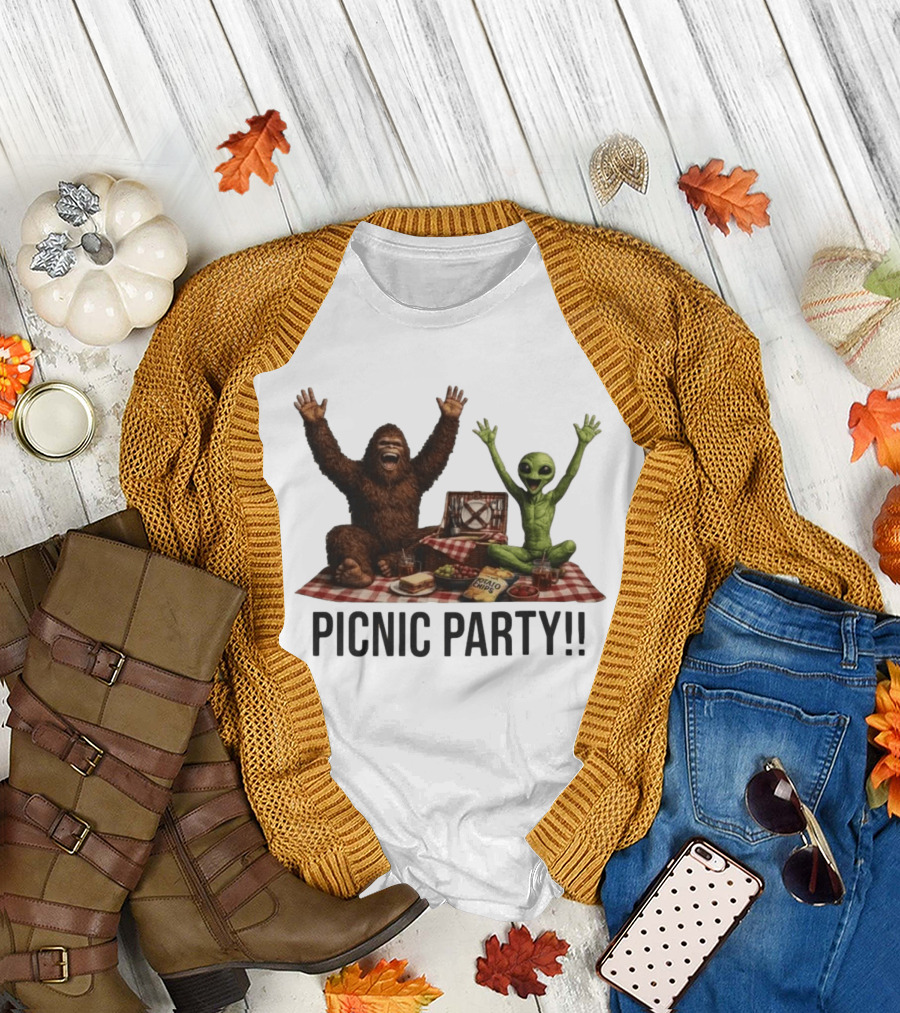 Bigfoot And Alien Picnic Party With Chips And Sandwiches T-Shirt