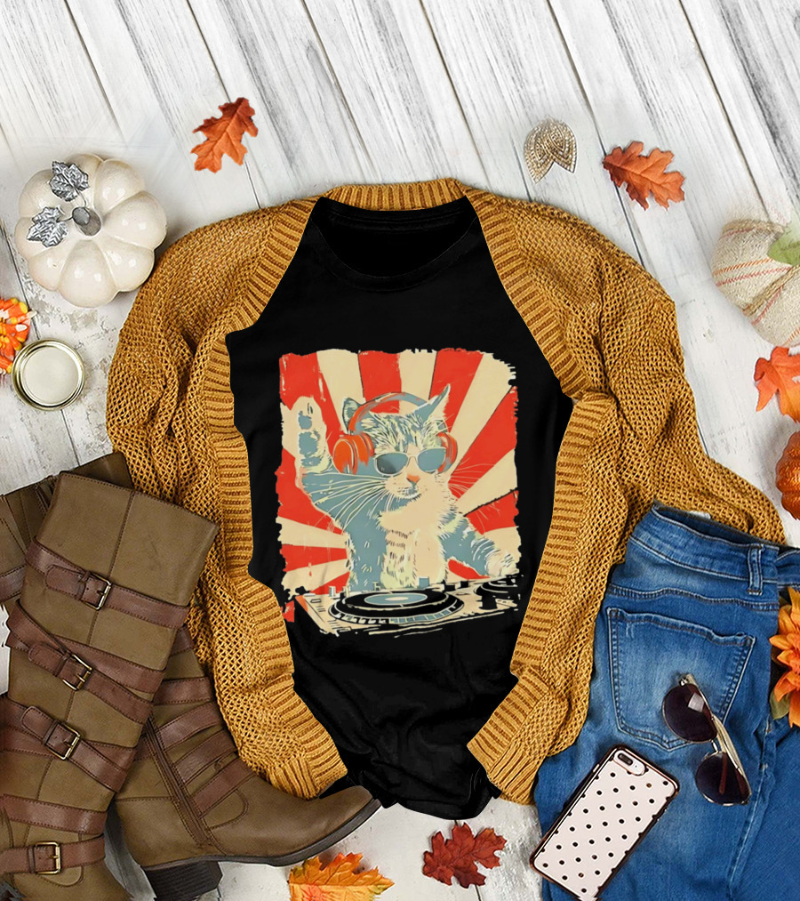 DJ Cat Headphones Sunglasses Retro Style Music Lover T-Shirt