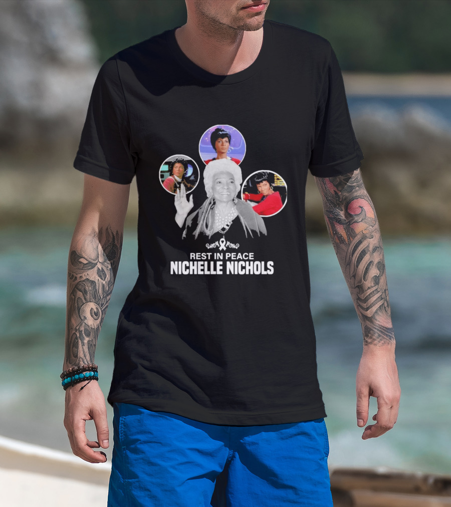 Rest In Peace Nichelle Nichols Star Trek Tribute Spock Hand Salute T-Shirt