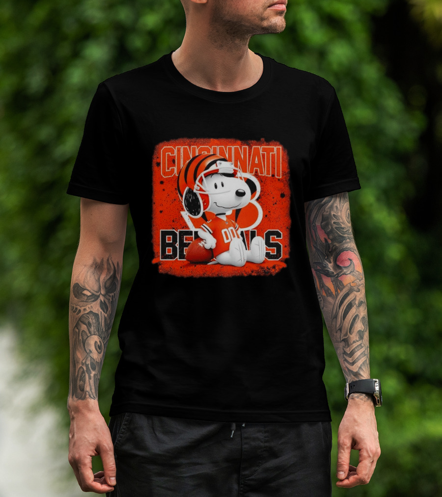 Cincinnati Bengals Snoopy 00 Football Helmet T-Shirt