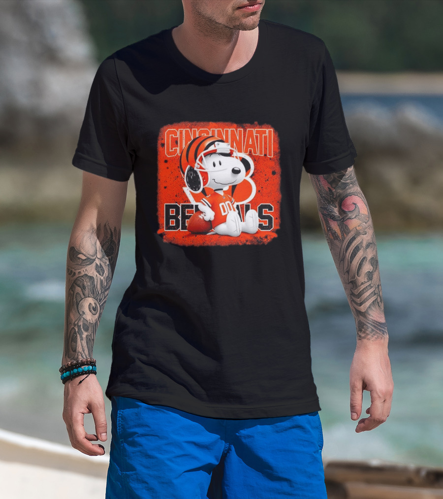 Cincinnati Bengals Snoopy 00 Football Helmet T-Shirt