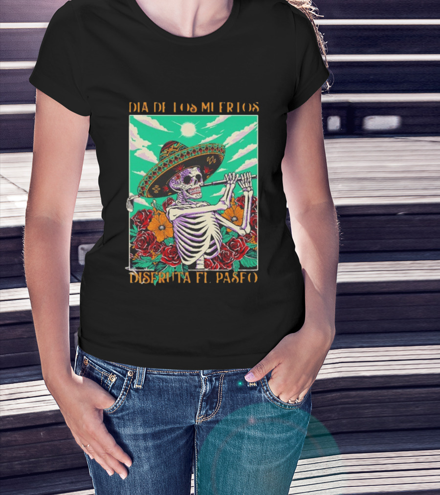 Calavera Golfer Día De Los Muertos Sombrero Flores Disfruta El Paseo T-Shirt
