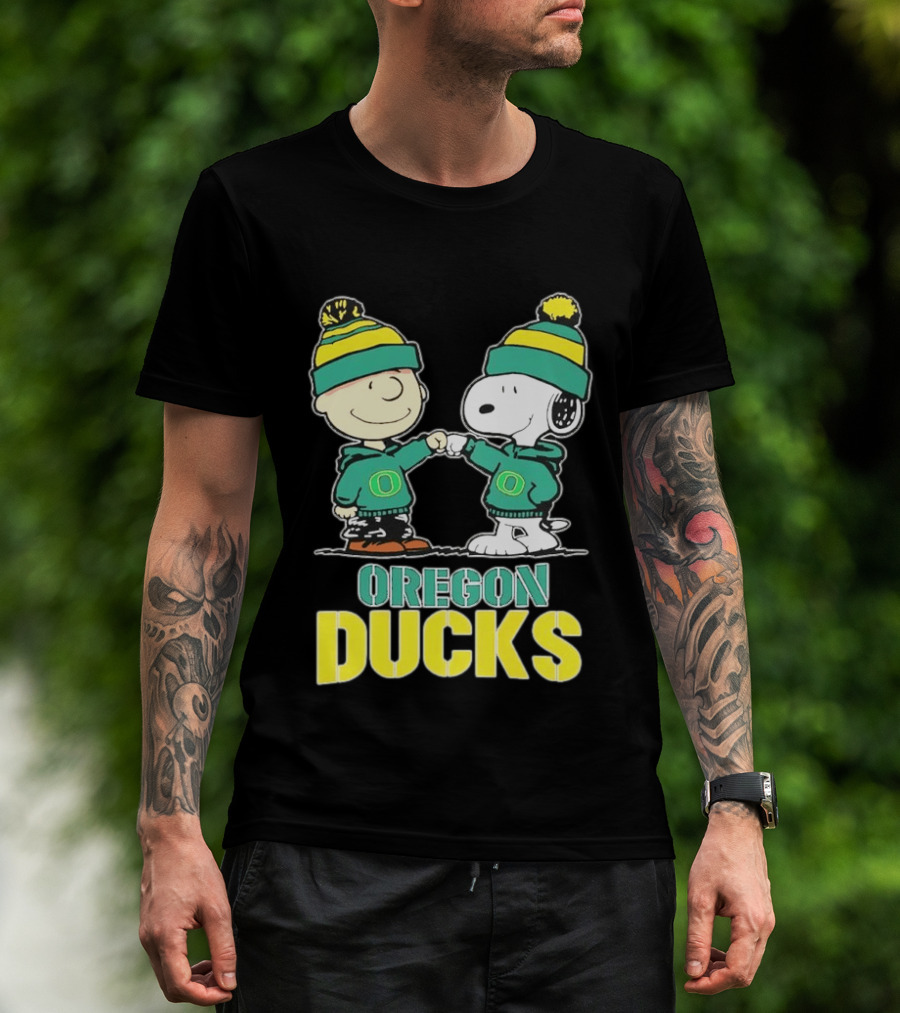 Charlie Brown Snoopy Fist Bump Oregon Ducks Fan Gear T-Shirt