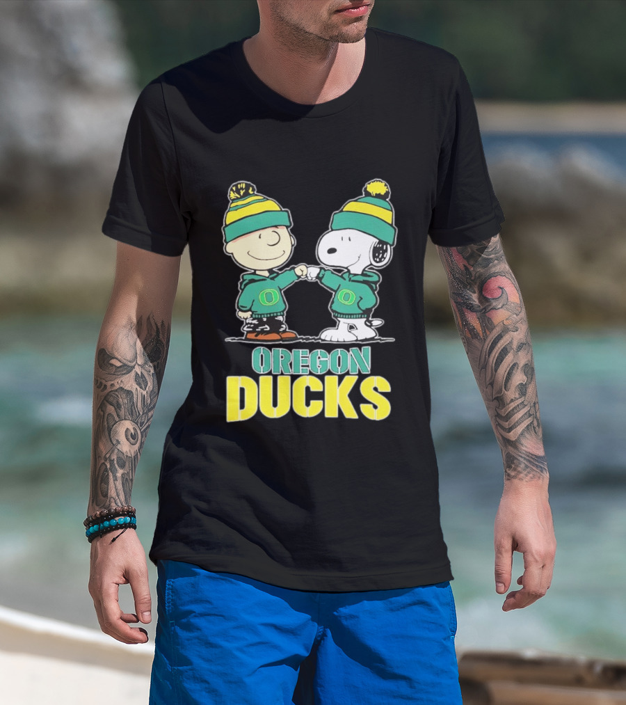 Charlie Brown Snoopy Fist Bump Oregon Ducks Fan Gear T-Shirt
