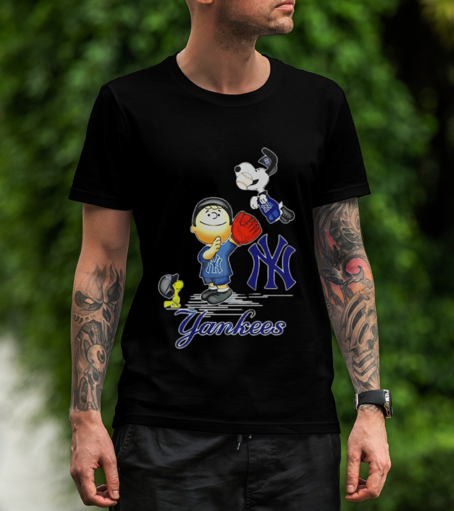 Snoopy Woodstock New York Yankees Peanuts Characters Baseball Fan T-Shirt