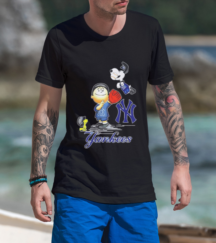 Snoopy Woodstock New York Yankees Peanuts Characters Baseball Fan T-Shirt