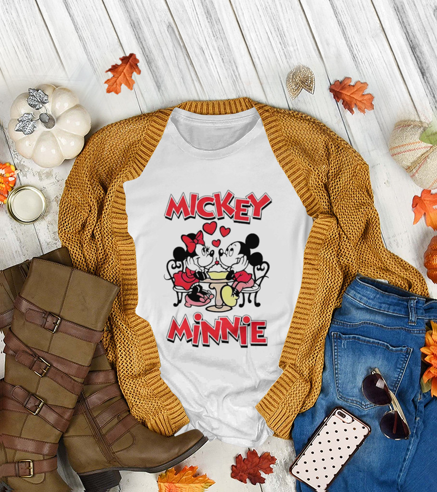 Mickey Minnie Romantic Valentine's Day Hearts And Cafe Scene T-Shirt