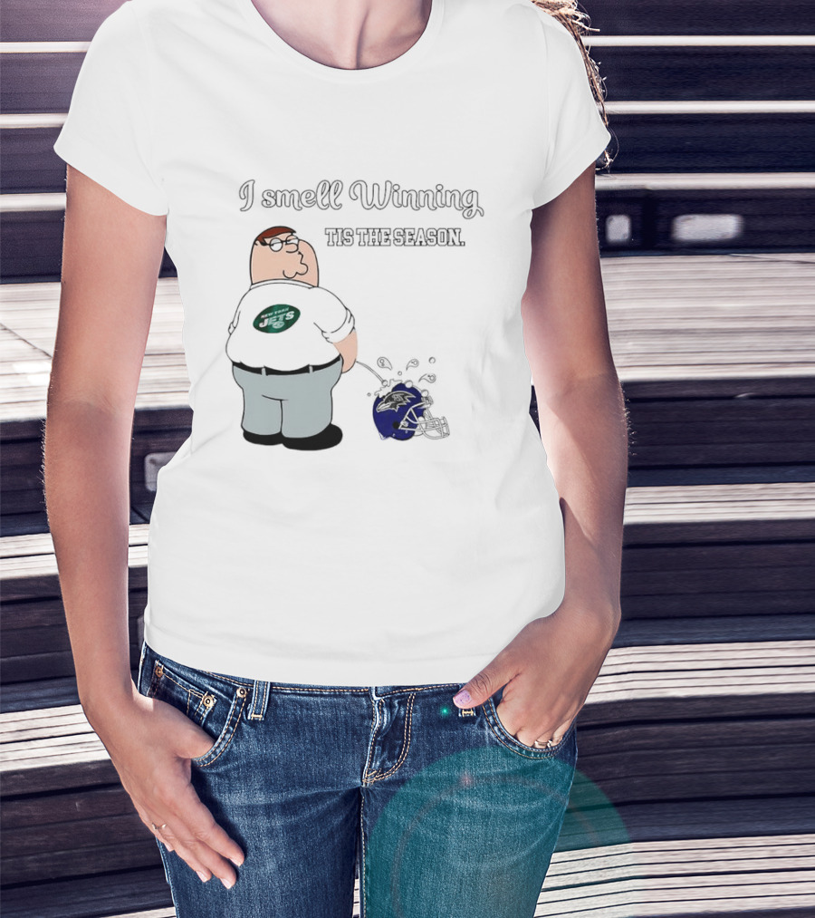 Peter Griffin New York Jets I Smell Winning Tis The Season Peeing On Baltimore Ravens Helmet T-Shirt