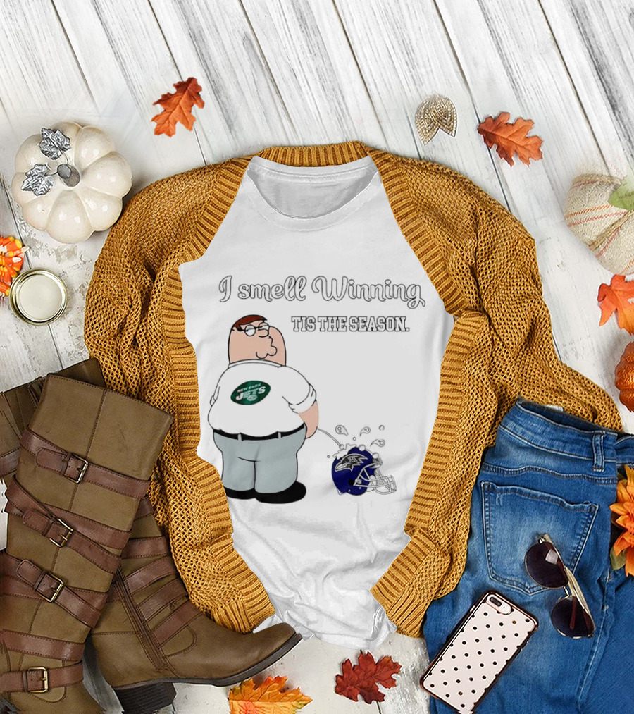 Peter Griffin New York Jets I Smell Winning Tis The Season Peeing On Baltimore Ravens Helmet T-Shirt