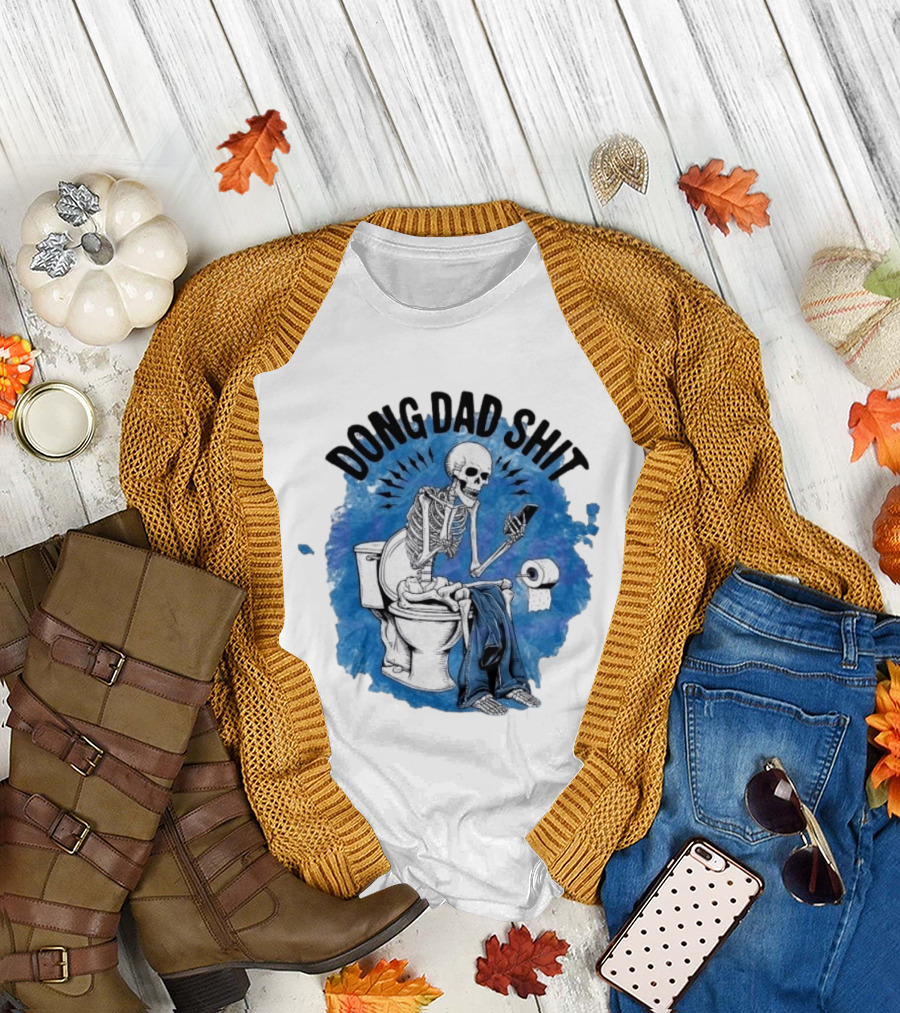 Skeleton Doing Dad Shit On Toilet With Phone And Toilet Paper T-Shirt
