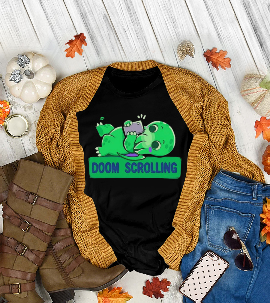 Doom Scrolling Cthulhu Lovecraft Monster With Smartphone T-Shirt