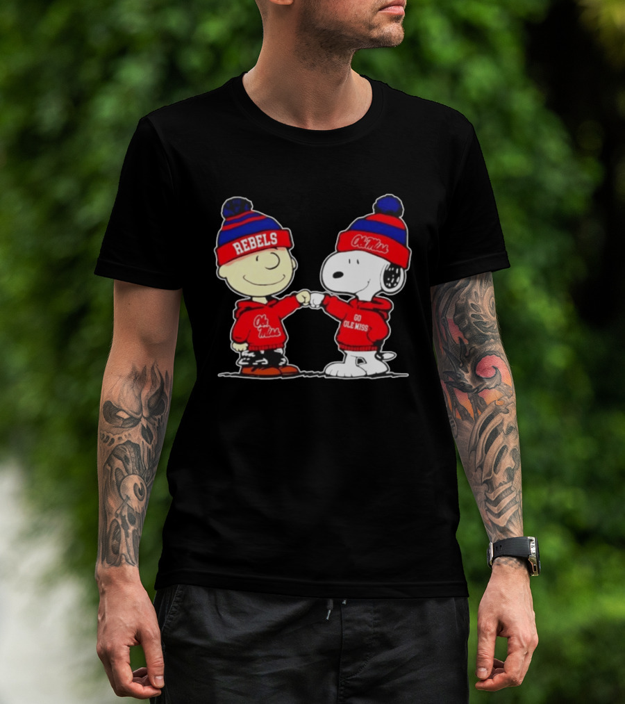 Ole Miss Rebels Snoopy Charlie Brown Fist Bump Go Ole Miss T-Shirt