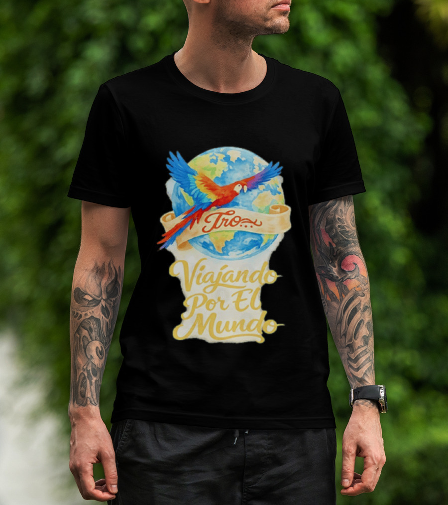 Tro Macaw Flying Across Globe Viaje Por El Mundo T-Shirt