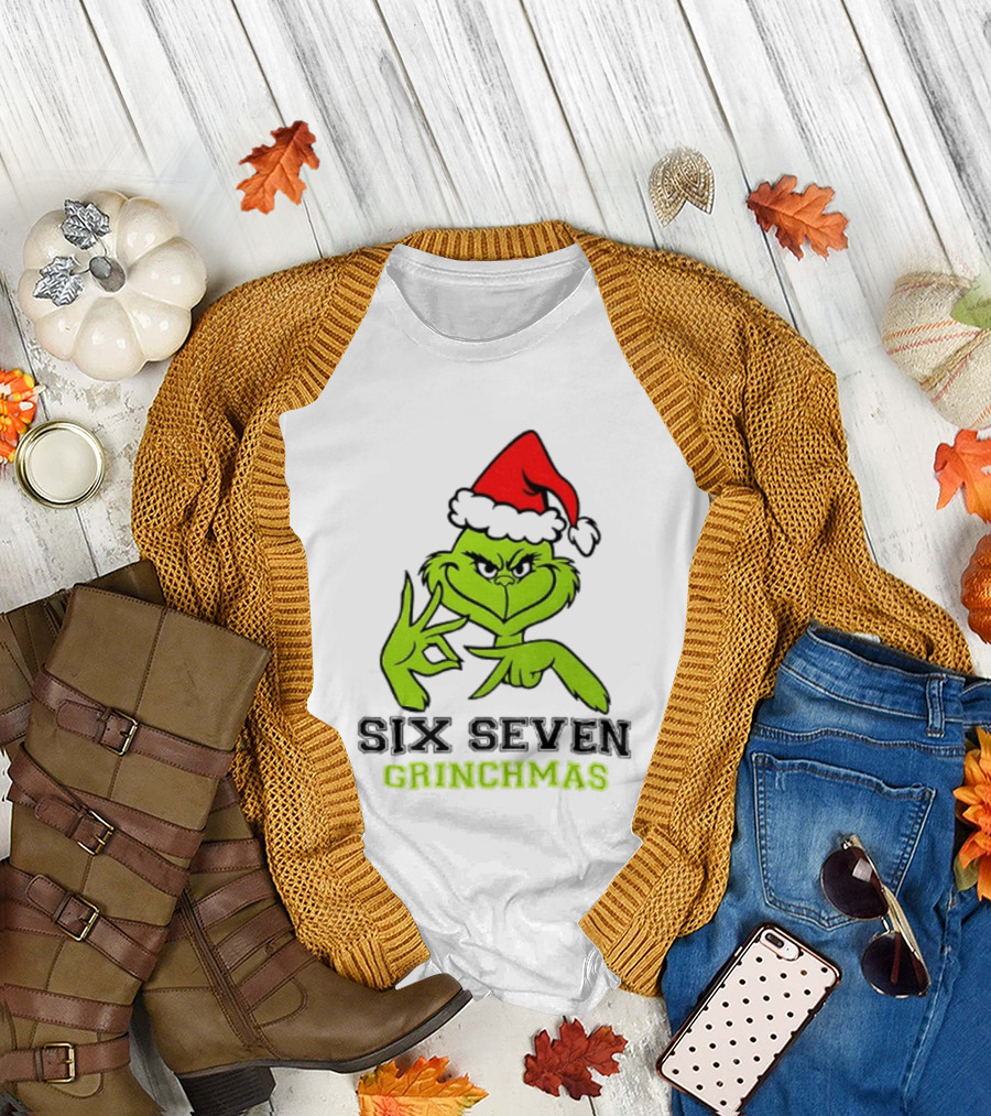 Grinch Santa Hat Six Seven Grinchmas Christmas 2025 Festive T-Shirt