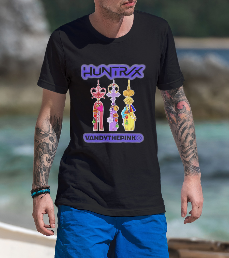 Huntrax Vandythepink Colorful Decorative Charms T-Shirt