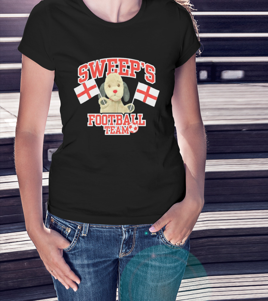 Sweep's Football Team Puppet Children's TV England Flags T-Shirt