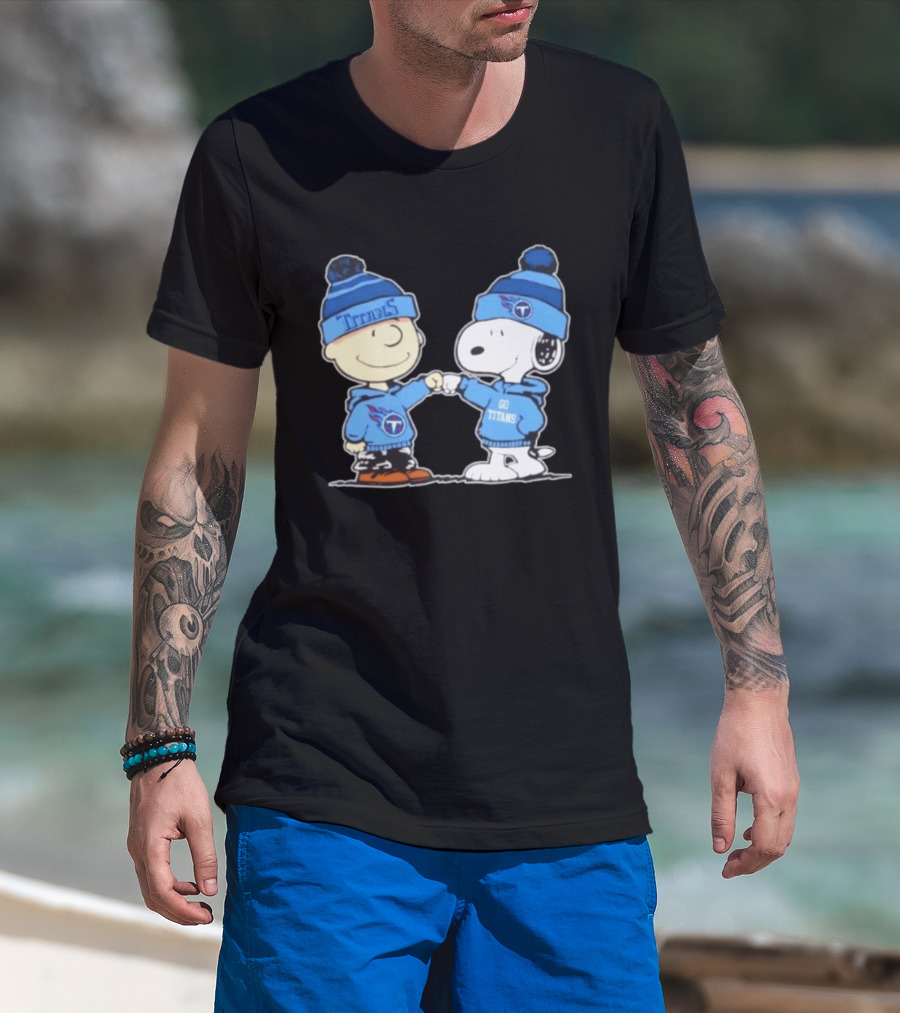 Peanuts Charlie Brown Snoopy Fist Bump Tennessee Titans Football Go Titans T-Shirt