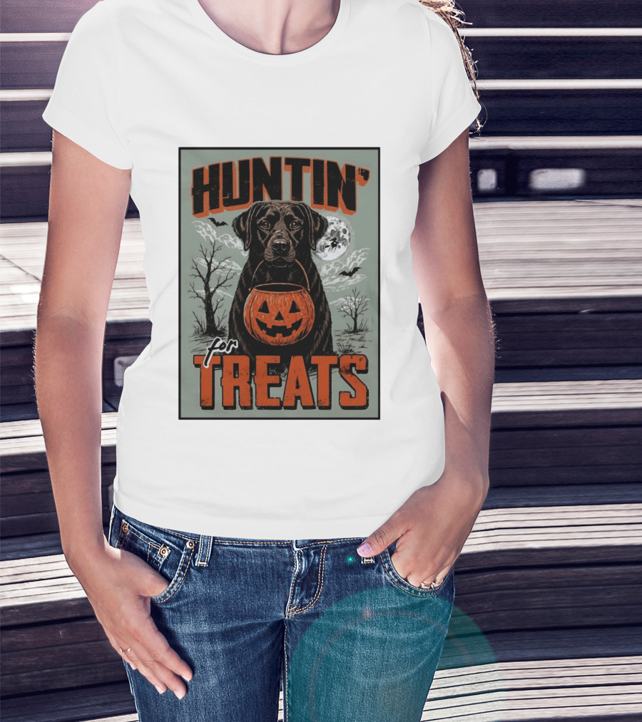 Black Labrador Huntin' For Treats Halloween Dog Moon And Jack O' Lantern T-Shirt