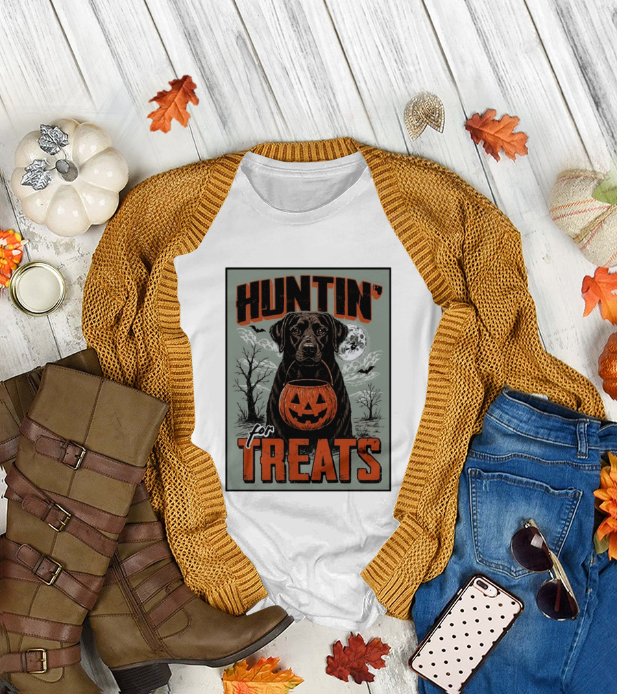 Black Labrador Huntin' For Treats Halloween Dog Moon And Jack O' Lantern T-Shirt