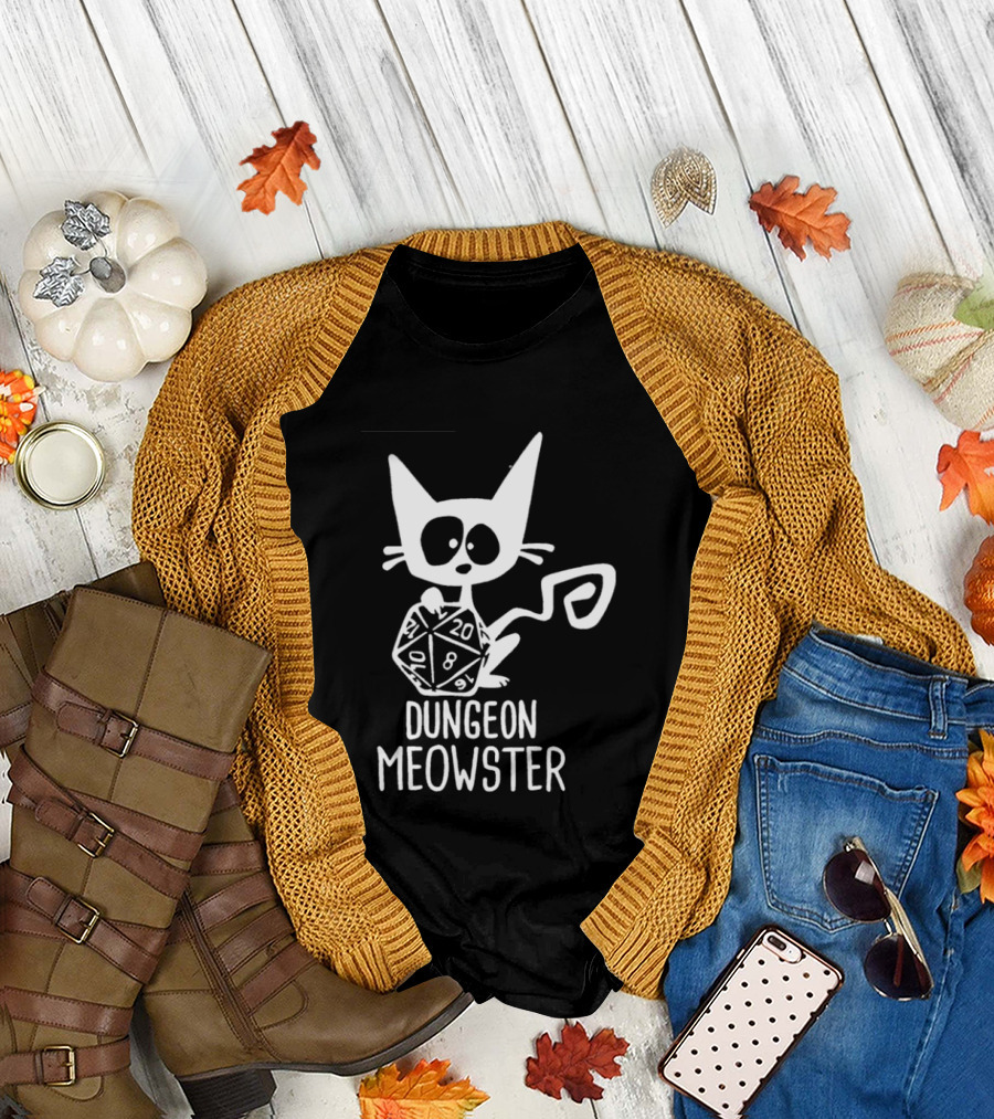 Dungeon Meowster Cat Holding D20 Dice Dungeons And Dragons T-Shirt