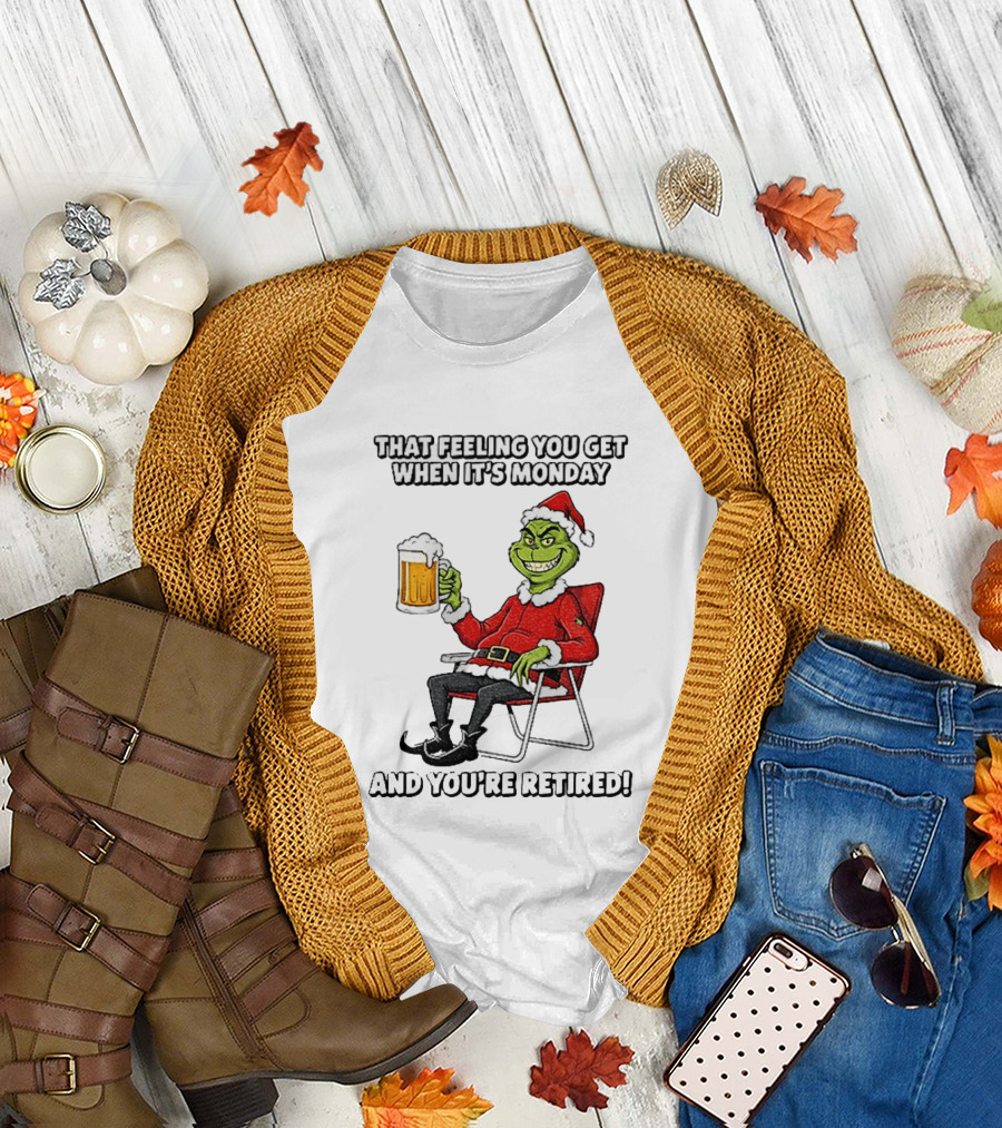 Grinch Santa Claus Enjoying Retirement On Mondays Christmas Humor T-Shirt