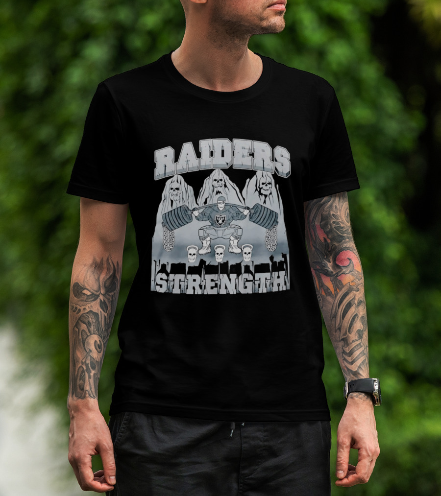 Raiders Strength Skull Weightlifter Grunge Style Powerlifting Motif T-Shirt