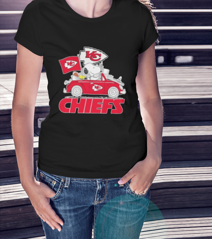 Snoopy Driving Kansas City Chiefs Car With Skyline And Flag T-Shirt