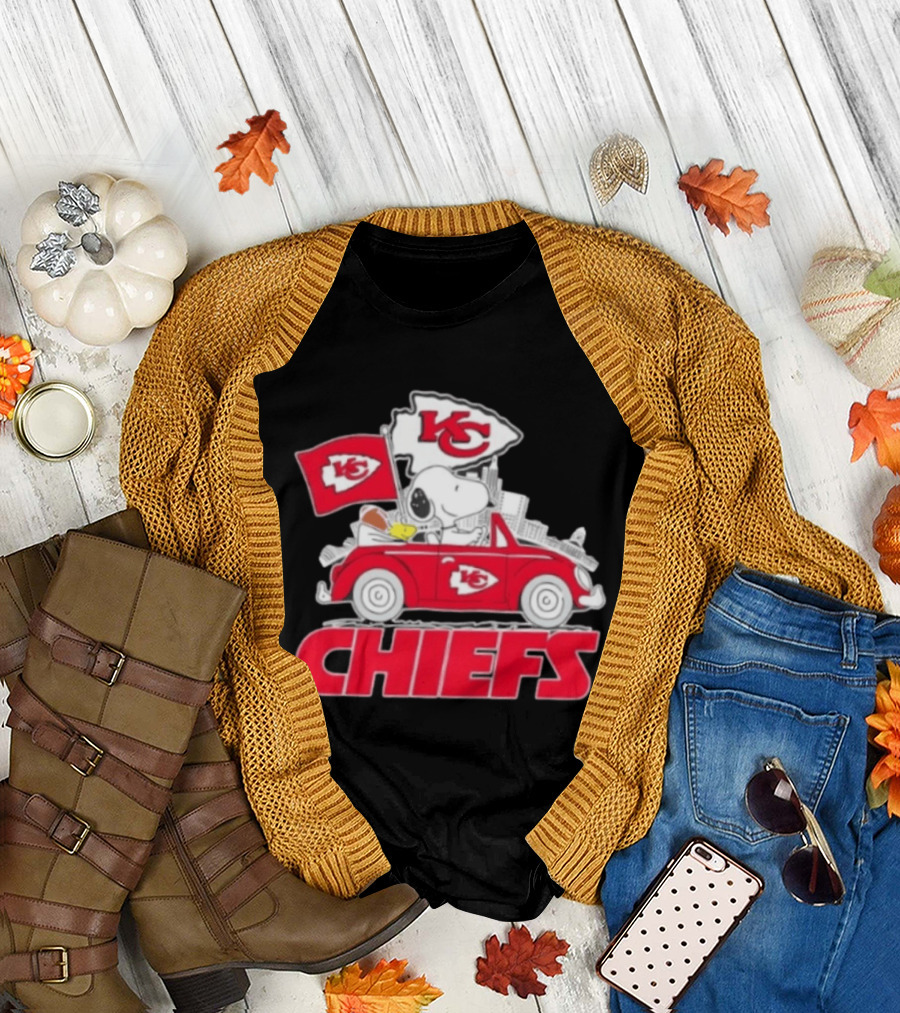 Snoopy Driving Kansas City Chiefs Car With Skyline And Flag T-Shirt