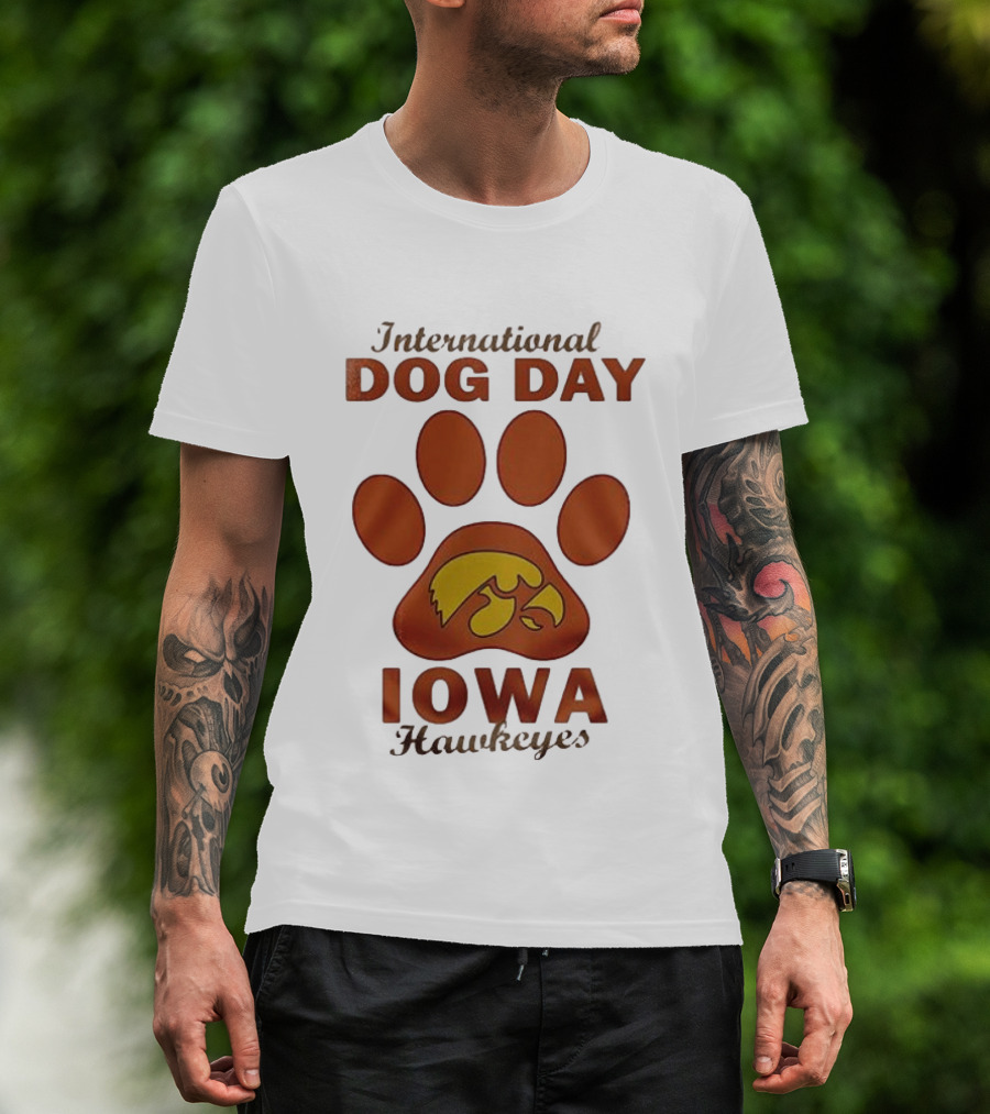 International Dog Day Iowa Hawkeyes Paw Print T-Shirt