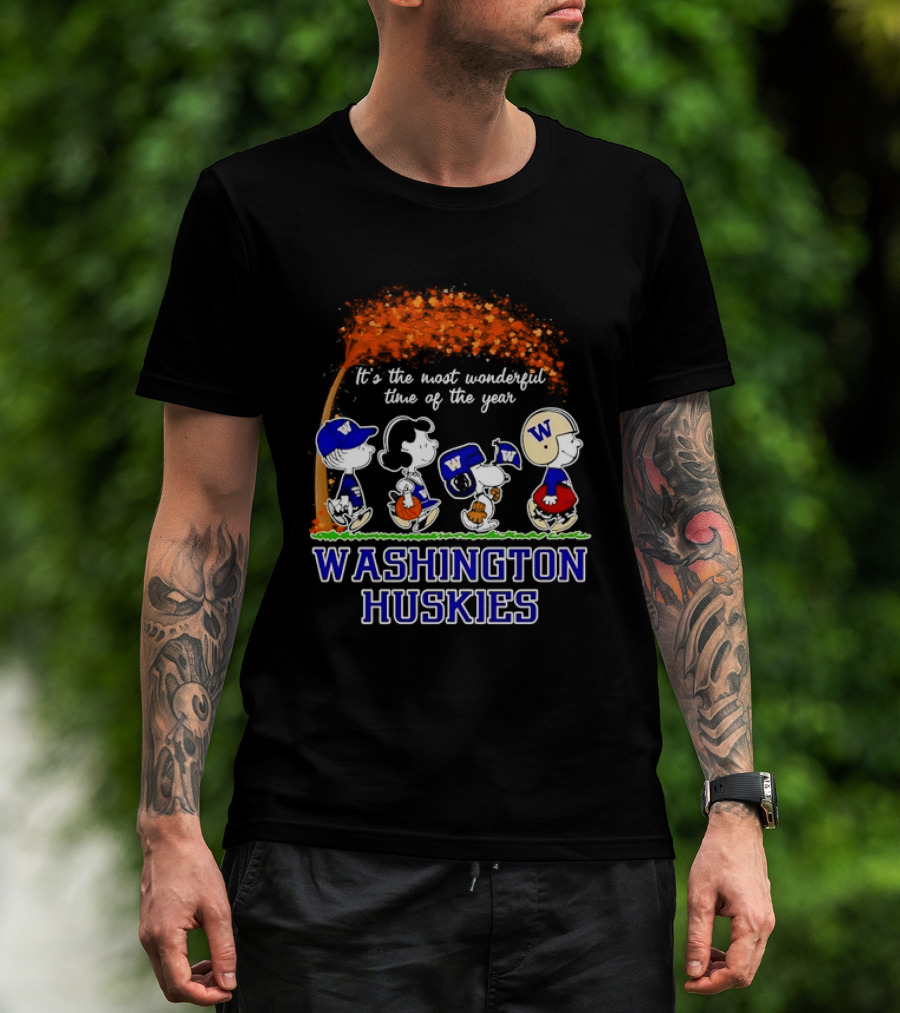 Washington Huskies Peanuts Characters It's The Most Wonderful Time Of The Year T-Shirt