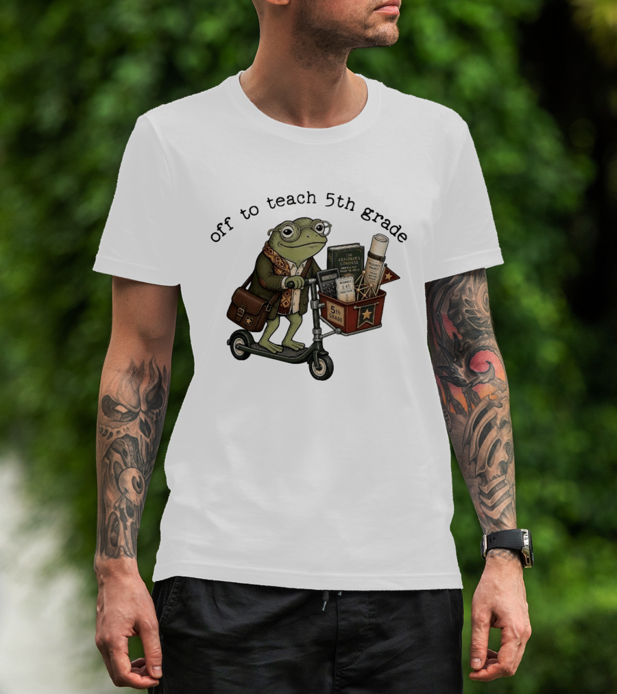 Off To Teach 5th Grade Frog Teacher Scooter Back To School T-Shirt