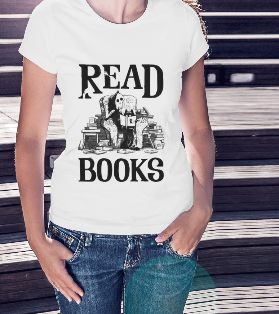 Read Books Skeleton And Cat Halloween T-Shirt