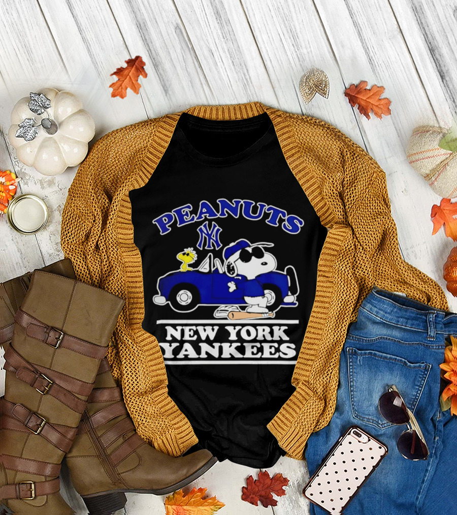 Peanuts Snoopy Woodstock New York Yankees Car Baseball Bat T-Shirt