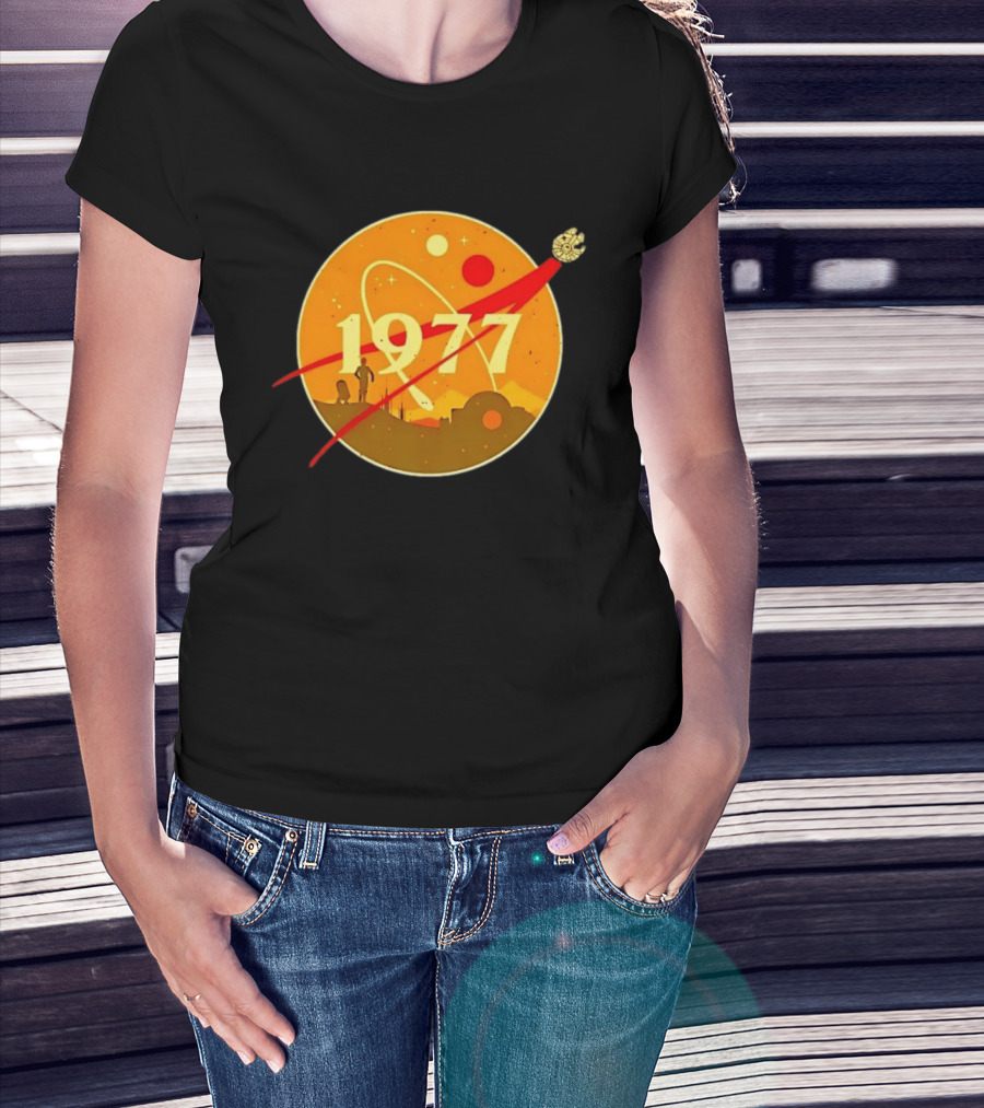 Star Wars 1977 Millennium Falcon Space Desert Silhouette Planetary Orbit T-Shirt