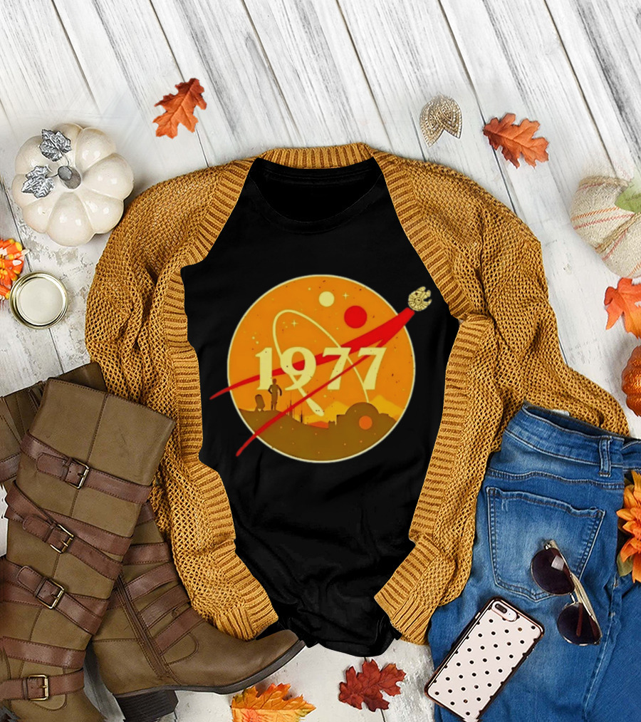 Star Wars 1977 Millennium Falcon Space Desert Silhouette Planetary Orbit T-Shirt