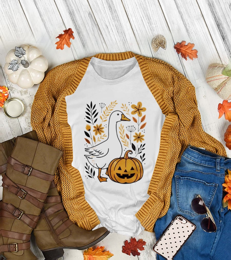 Pumpkin Jack O Lantern Goose Fall Farmhouse Floral Halloween T-Shirt