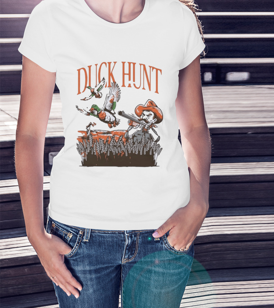 Duck Hunt Hunter Wildlife Outdoors Vintage Cowboy Shooting Scene T-Shirt