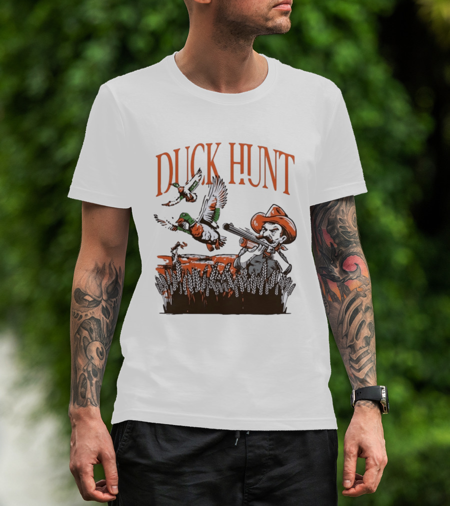 Duck Hunt Hunter Wildlife Outdoors Vintage Cowboy Shooting Scene T-Shirt