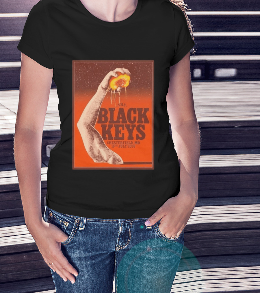 The Black Keys Chesterfield MO July 19 2026 Concert Vintage Hand Holding Peach T-Shirt