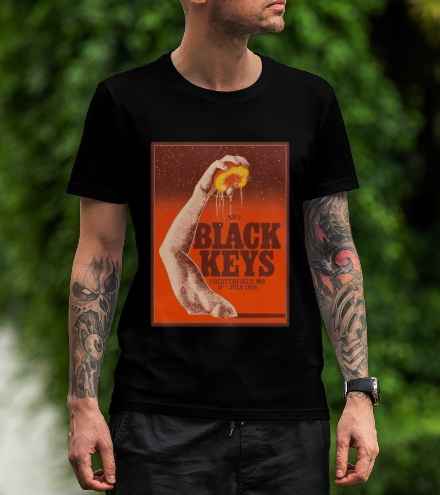 The Black Keys Chesterfield MO July 19 2026 Concert Vintage Hand Holding Peach T-Shirt