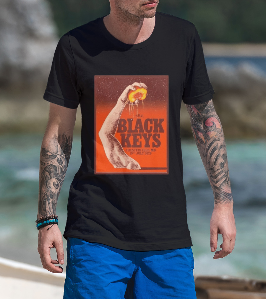 The Black Keys Chesterfield MO July 19 2026 Concert Vintage Hand Holding Peach T-Shirt