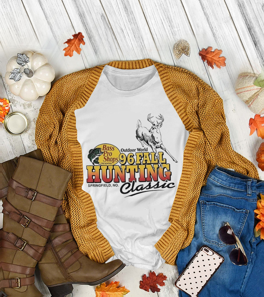 Bass Pro Shops Outdoor World 96 Fall Hunting Classic Springfield MO T-Shirt