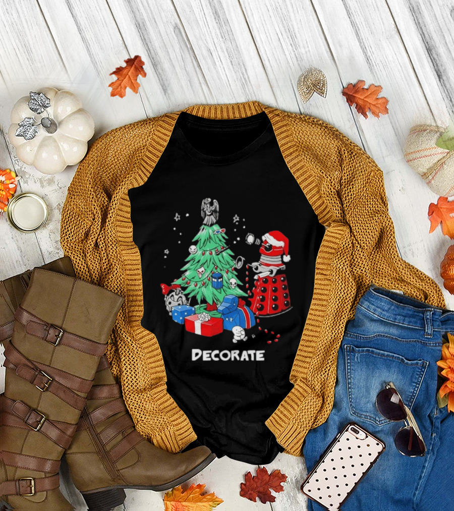 Doctor Who Dalek Christmas Tree Decorate Scene T-Shirt