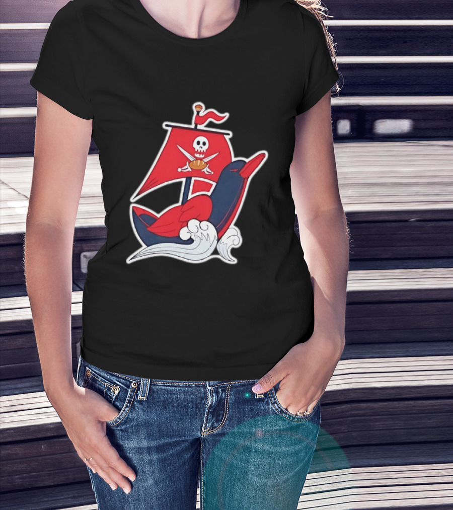 Tampa Bay Buccaneers Pirate Ship Football Skull Crossed Swords Sails T-Shirt