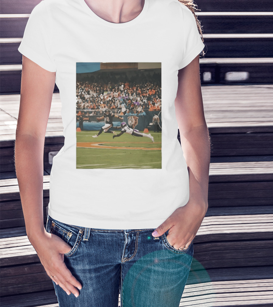 Chicago Bears Vs Minnesota Vikings NFL Game Action Sports Photo T-Shirt