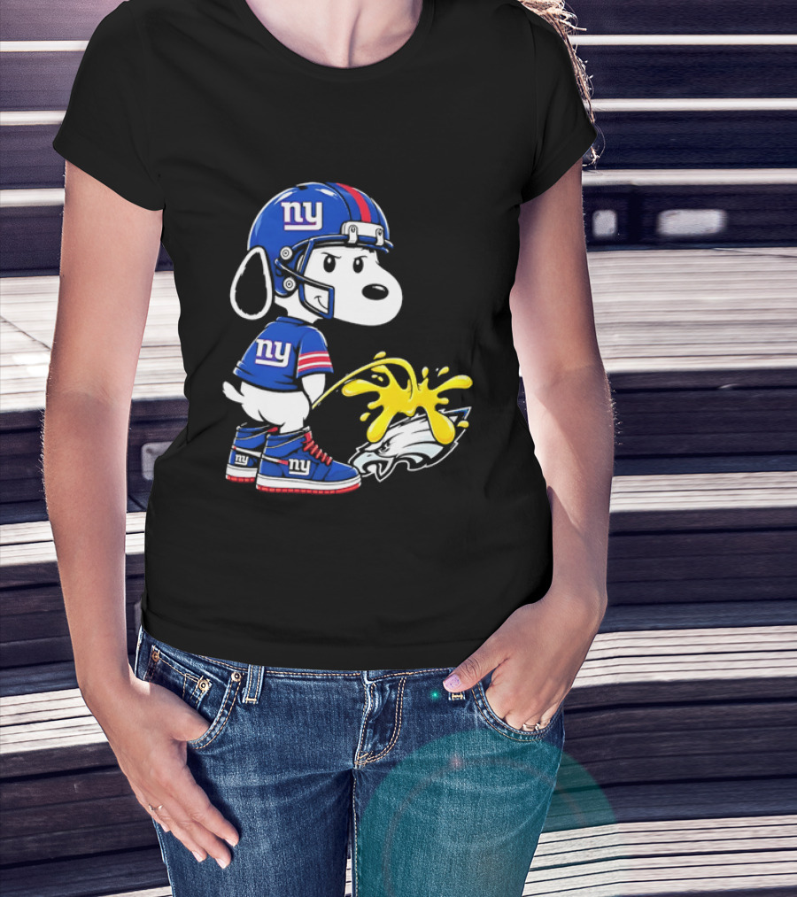 Snoopy New York Giants Pees On Philadelphia Eagles Rivalry T-Shirt