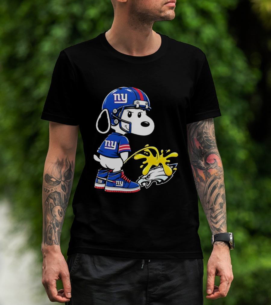 Snoopy New York Giants Pees On Philadelphia Eagles Rivalry T-Shirt