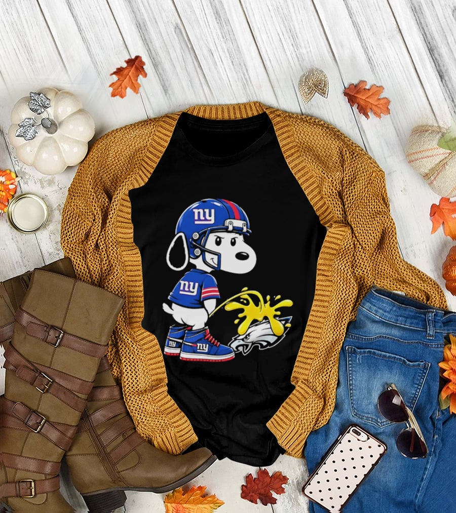 Snoopy New York Giants Pees On Philadelphia Eagles Rivalry T-Shirt
