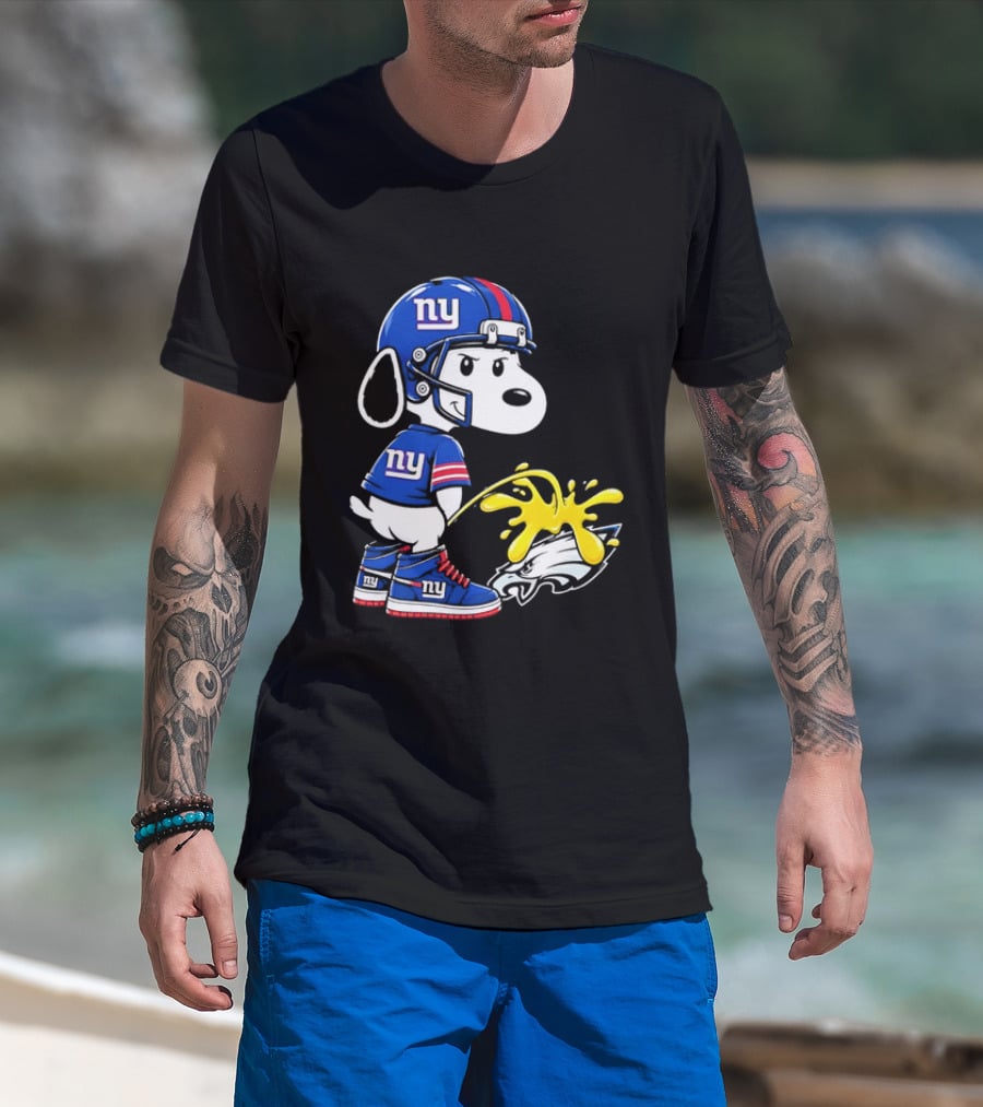 Snoopy New York Giants Pees On Philadelphia Eagles Rivalry T-Shirt